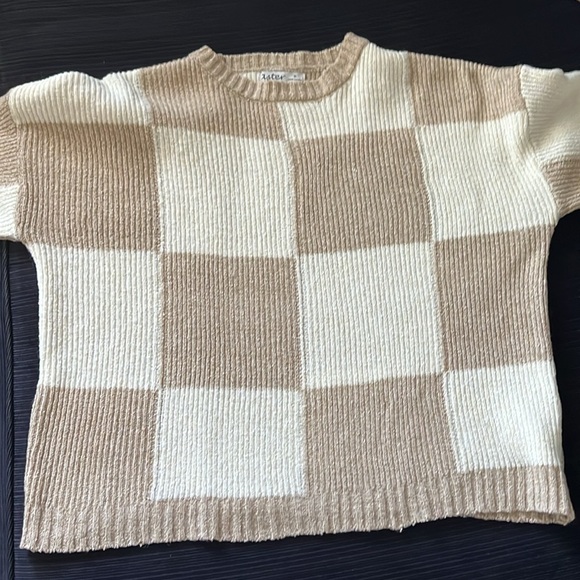 women’s crop sweater size medium checkerboard cream and tan - Picture 3 of 6